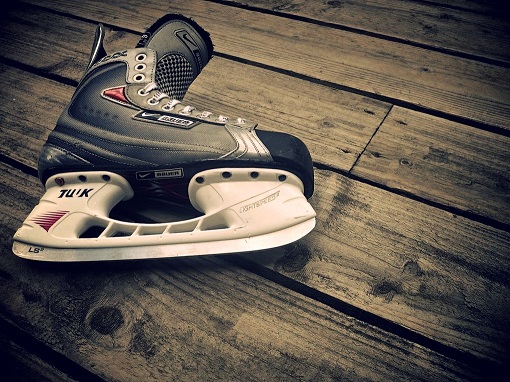What are the different types of blades available for ice hockey skates, and how do they affect performance?